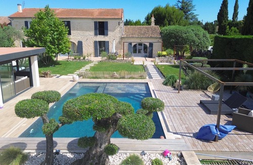 Chateaurenard Villa | Le Mas des Oliviers - with private pool and walking distance of Chateaurenard