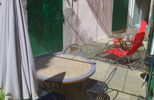 Arles House | Le Mas Sivan - Provencal house with terrace, secure parking, air conditioning, wifi