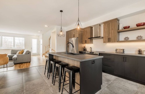 Magog Condo | Le Memph: 3 bedrooms pool hot tub lac Memphrémagog
