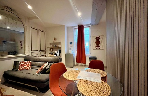 Sens Apartment | Le Mirror Hyper Centre