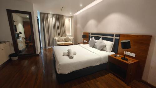Gurugram Apartment | Le Mod Casa - Glasshouse