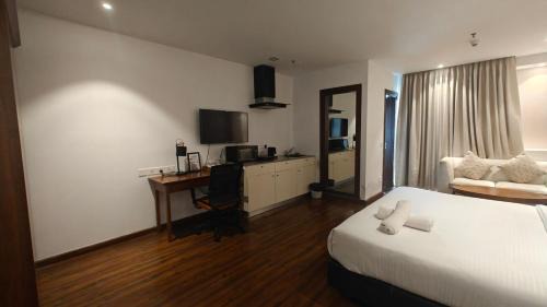 Gurugram Apartment | Le Mod Casa - Glasshouse
