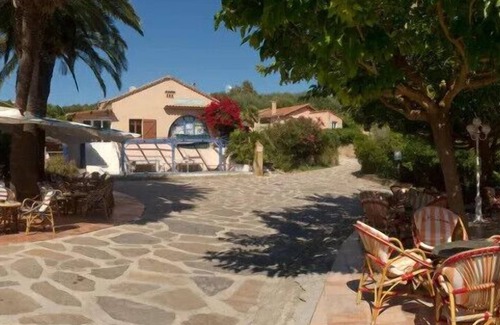 Ile du Levant Apartment | Le Myrtil Apartment T2-33m2 Air conditioned Sea view Terrace 30m2