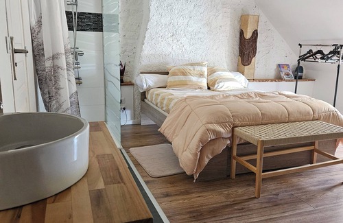 Donzy House | "Le Neuillon" charming little house in the house. Calm and relaxing
