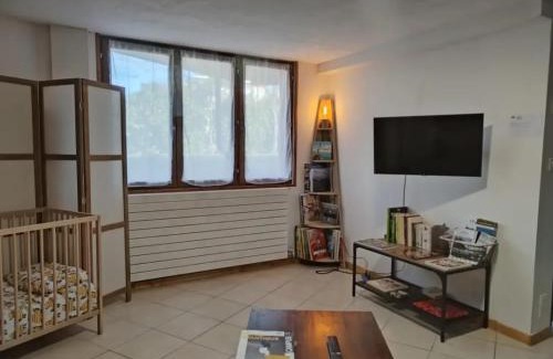 Sciez Apartment | Le Nid du Chat Noir - Gîte La Maison Alvéole