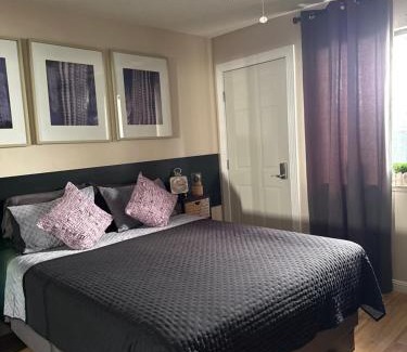 Sunrise Manor House | Le Noir, A private bedroom with a private entrance - shared bathroom