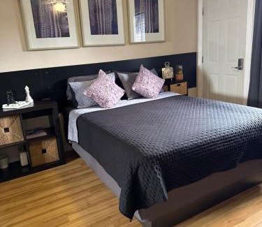 Sunrise Manor House | Le Noir, A private bedroom with a private entrance - shared bathroom