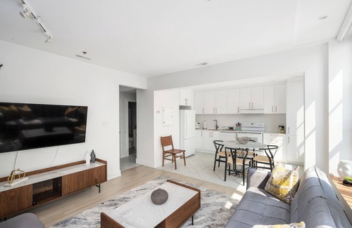 Old Montreal Apartment | Le Nomade MTL