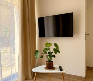 Pailhes House | Le Patio, 10 minutes from Béziers and 20 minutes from Pézenas