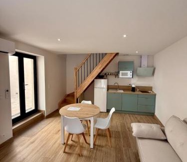 Pailhes House | Le Patio, 10 minutes from Béziers and 20 minutes from Pézenas