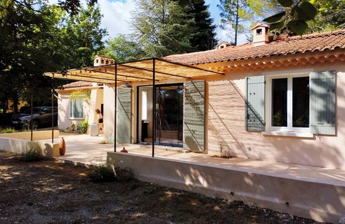 Saint-Martin-de-Castillon Villa | Le Petit Paradis, villa and pool at the foot of the Luberon