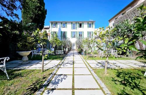 Antibes Old Town Apartment | Le Petit Four 2nd - T3 Climatisé