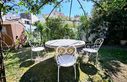Antibes Old Town Apartment | Le Petit Four 2nd - T3 Climatisé