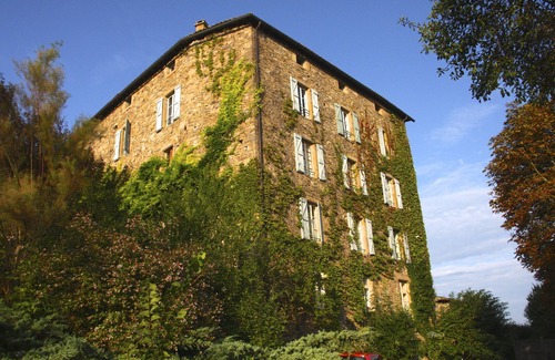 Cordes-sur-Ciel Cottage | Le Petit Pavillon de La Gaudane with garden and swimming pool in Cordes sur Ciel itself