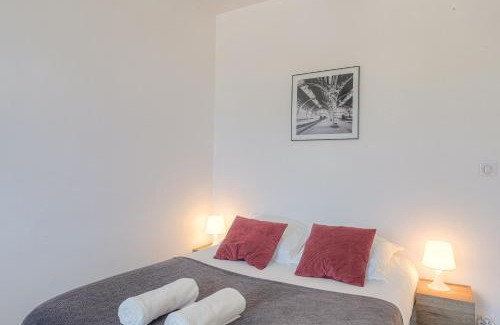 Vienne Apartment | Le Pipet - T2 avec terrasse, vue, à deux pas du théâtre antique