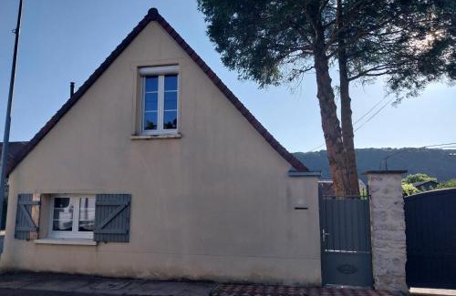 Limetz-Villez House | le prieuré reposant