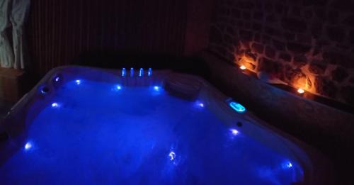 Lonlay-l'Abbaye Hotel | Le Ptit Spa de L'Abbaye Suite love et Spa privé