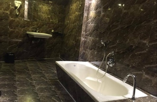 Gummidipundi Hotel | Le Raj Courtyard