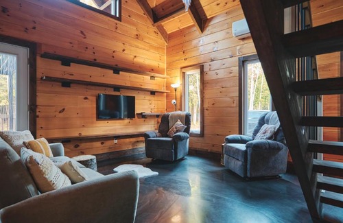 Saint-Henri-de-Taillon Ski Chalet | Le Refuge