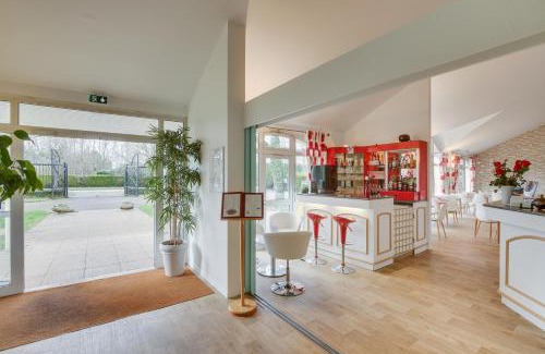 Voisins-le-Bretonneux Hotel | Le Relais de Voisins