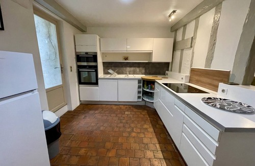 Auxerre Apartment | Le Rubik's Cube-Apartment-Designer-Ensuite with Bath-City view
