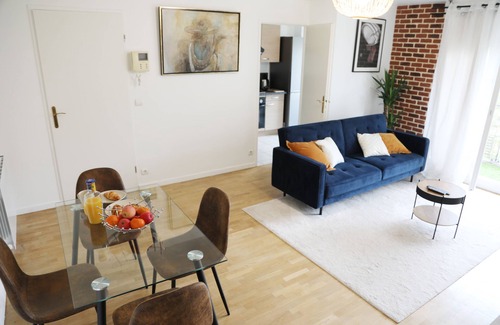 Saint-Cyr-l'Ecole Apartment | Le Saint Cyrien, 5km from Versailles and 25km from Paris, for Family & Business