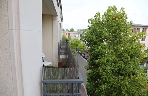 Saint-Cyr-l'Ecole Apartment | Le Saint Cyrien, 5km from Versailles and 25km from Paris, for Family & Business