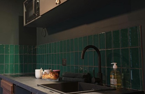 Luxeuil-les-Bains Apartment | Le Speakeasy - Escape Room et ça Terrasse Privée
