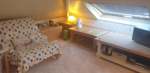 Chester House | Le studio Attic , fridge tv microwave,