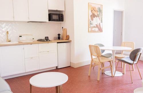 Orange Apartment | Le Terracotta - Appartement centre ville avec balcon