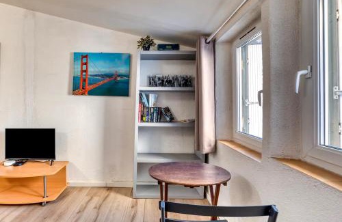 Pezenas Apartment | "Le Transversal 3" -Garage privé optionnel -Centre historique-Plages à 21km !
