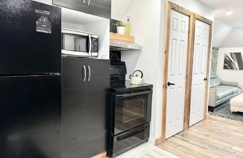 Boischatel Apartment | Le Wolfe 2 Bedrooms 2 min Falls Free Parking