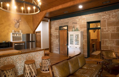 Mason Apartment | Lea Lou Lodge #7 on Broad St