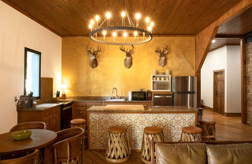 Mason Apartment | Lea Lou Lodge #7 on Broad St