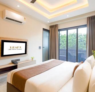 Udyog Vihar Hotel | Leaf 9 Grand, Near Udyog vihar and Yashobhoomi