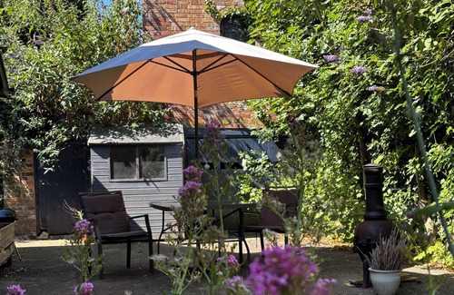 Louth House | Leaf Retreat - A Rest in Nature. Pet-friendly!