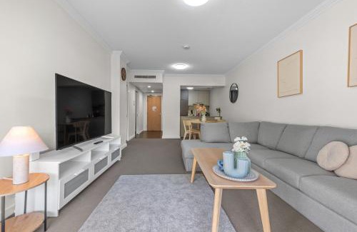Bowen Hills Apartment | Leafy and Quiet 2BR - Close to Hospital with Parking