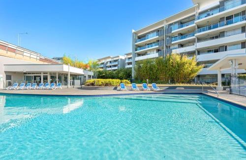 Bowen Hills Apartment | Leafy and Quiet 2BR - Close to Hospital with Parking