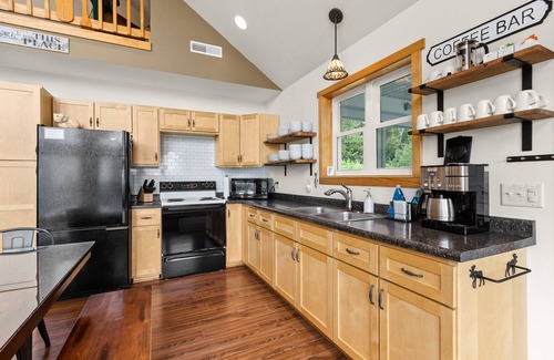 Idlewild House | Leafy Bayside Bliss: Fall in Door County