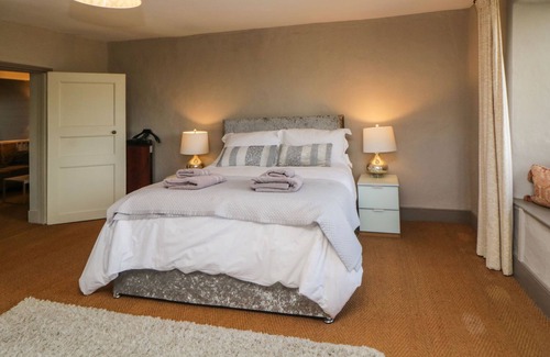 Clearbrook House | LEAT HOUSE AT SORTRIDGE MANOR, pet friendly in Horrabridge