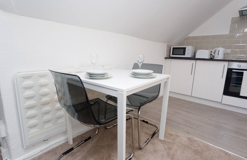 Leeds Apartment | Leeds -One Bed Apartment sleeps 4 Kirkstall House