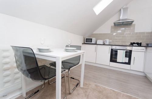 Leeds Apartment | Leeds -One Bed Apartment sleeps 4 Kirkstall House