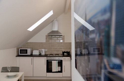 Leeds Apartment | Leeds -One Bed Apartment sleeps 4 Kirkstall House