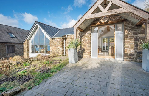 Lawrenny Cottage | LEEWARD COTTAGE, pet friendly, with hot tub in Pembroke Dock