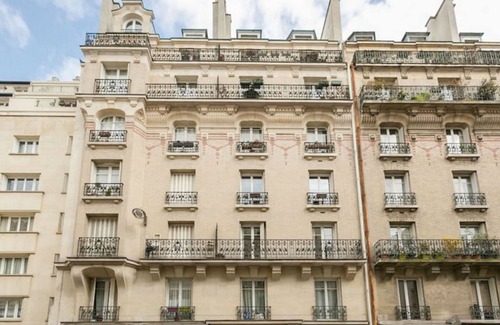 15th Arrondissement Apartment | Left Bank - Walk to Eiffel Tower - Safe and Authentic Neighborhood