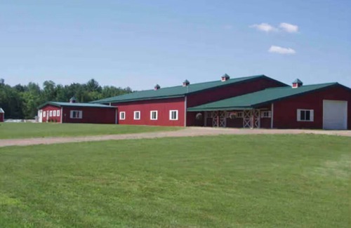 Eau Claire House | Legacy farm waterfront horse farm with 3bedroom in a barn complex in Eau Claire.