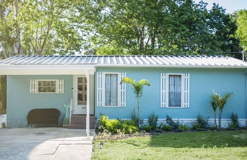 Spring Hill House | Legacy Lagoon- Peaceful on Weeki Wachee Canal w/2 Clear Kayaks!
