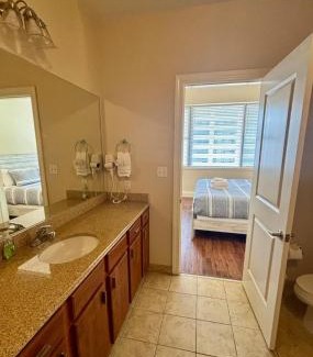 Central Business District Apartment | Legacy Suites Steps from the French Quarter Superdome Casino Bourbon St With Gym & Pool
