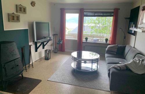 Flakstad Apartment | Leilighet med balkong og havutsikt på Napp.