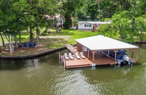 Milledgeville House | Leisure Point - Private dock, BIG Water, + Kayaks